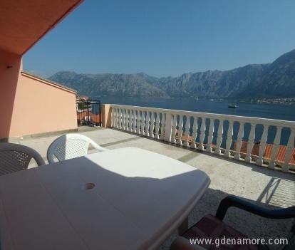 Apartma za 4 osebe, zasebne nastanitve v mestu Prčanj, Črna gora